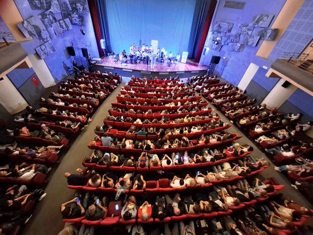 Πλήθος κόσμου στην εκδήλωση για την “Αγάπη και τη ζωή”