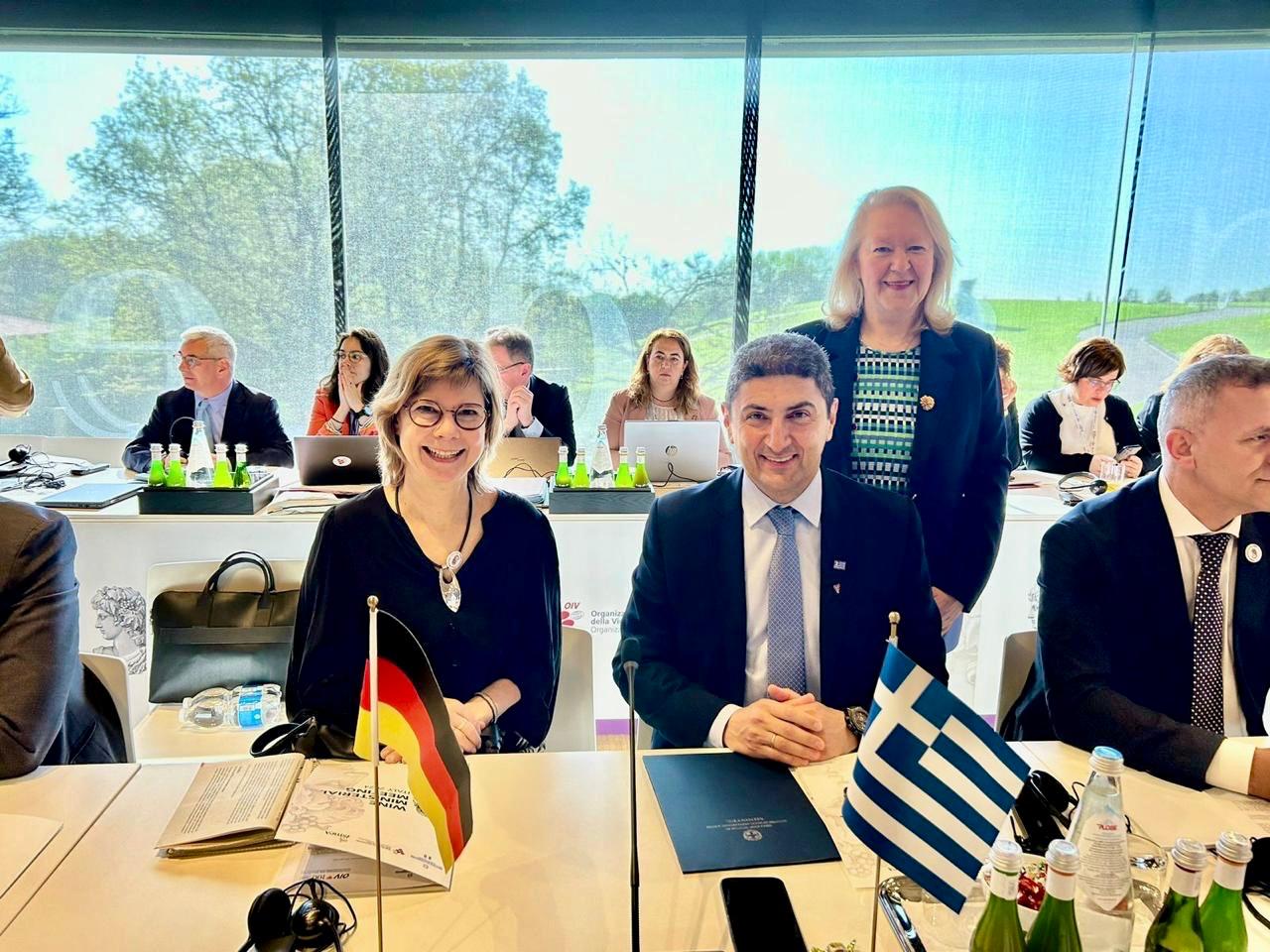 Αυγενάκης από Μπρέσια: Τρεις άξονες για τη στήριξη του κρασιού