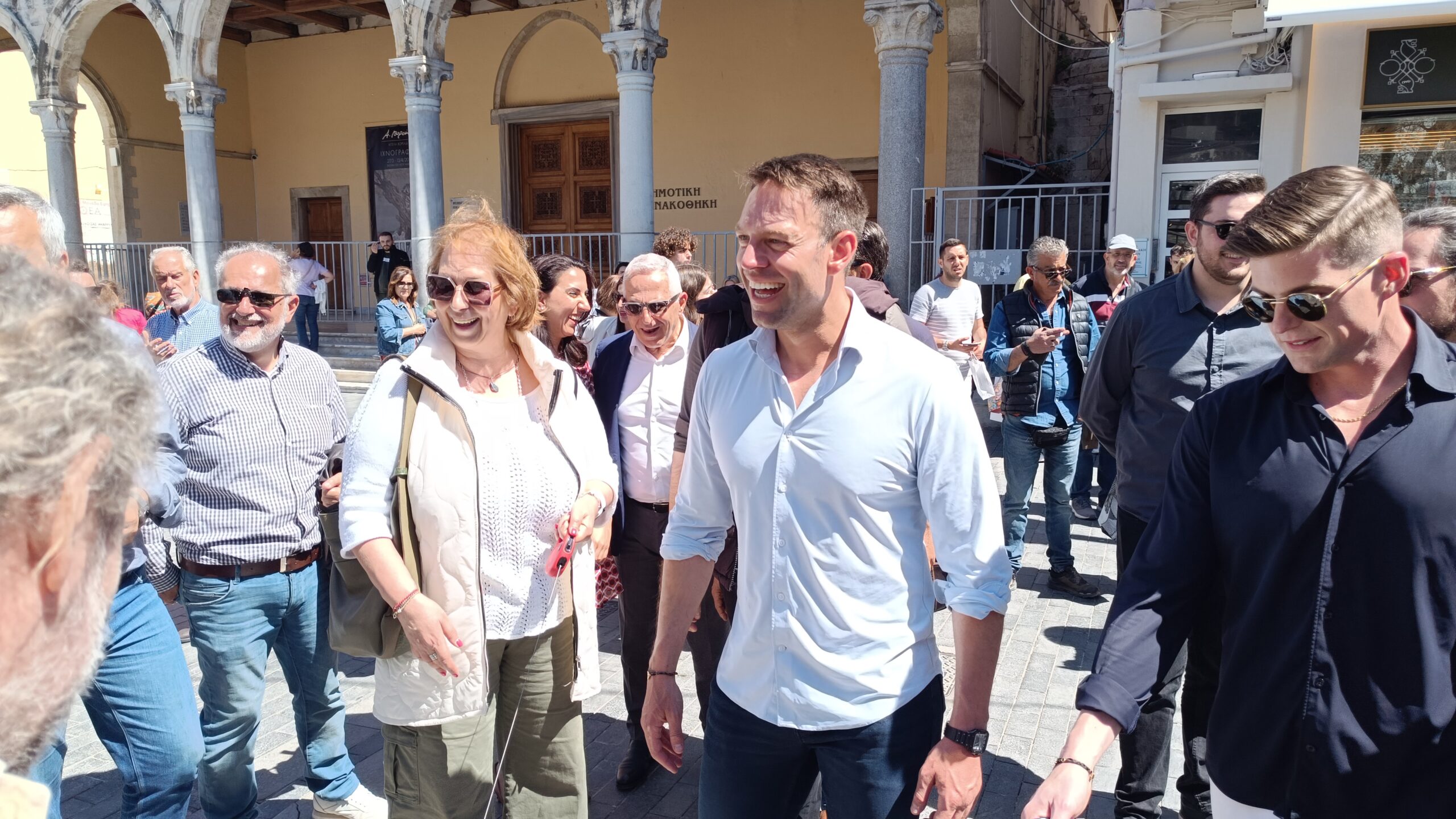 Φτάνει με καθυστέρηση στο Ηράκλειο ο Στ. Κασσελάκης