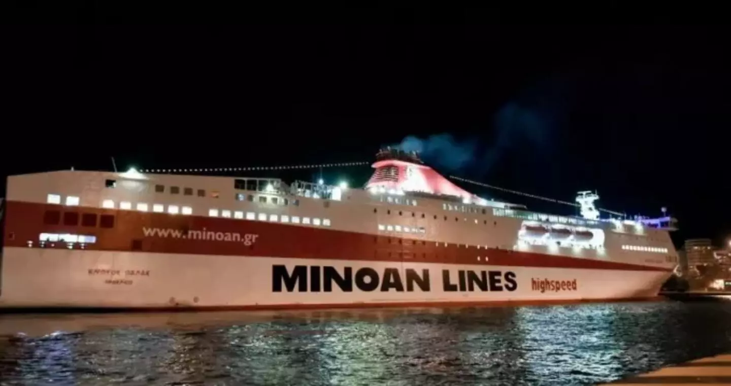 Έκτακτη επιστροφή στον Πειραιά για το Κνωσός Παλάς