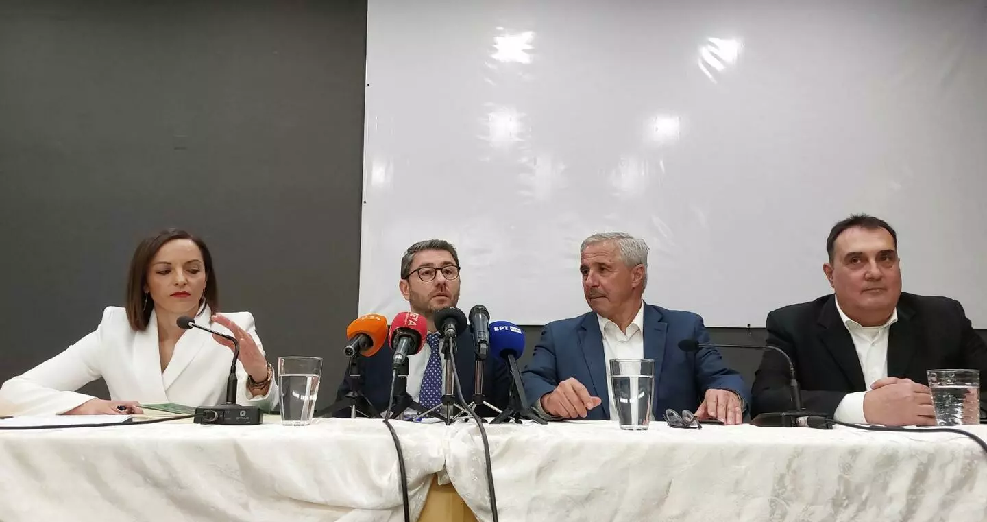 Κατάμεστη αίθουσα στην παρουσίαση βιβλίου του Γιάννη Μανιάτη