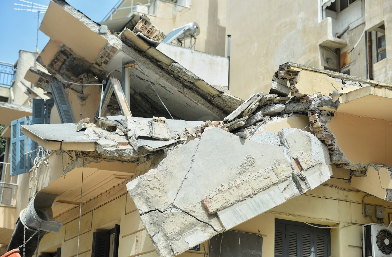 Απολογείται σήμερα ο εργολάβος του κτιρίου στον Πειραιά