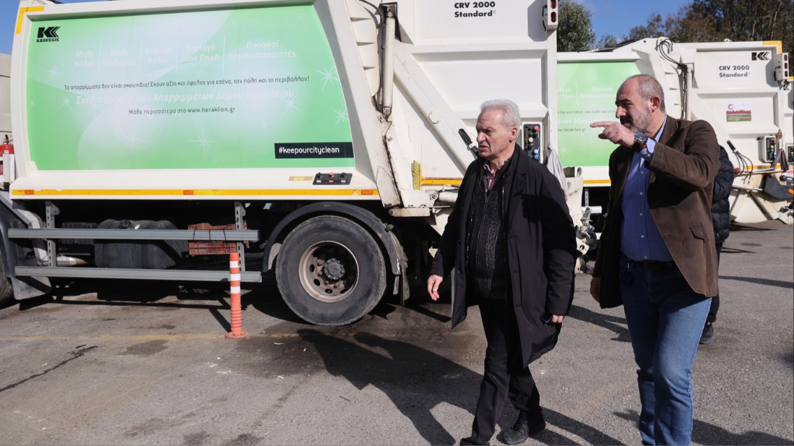 “Έξυπνα” απορριμματοφόρα και κάδοι στο Δήμο Ηρακλείου