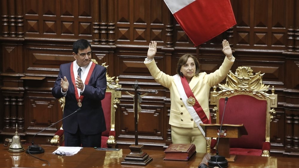 “Rolex-gate” στο Περού: Η εισαγγελία καταθέτει στο Κογκρέσο “συνταγματική προσφυγή” εναντίον της προέδρου Μπολουάρτε