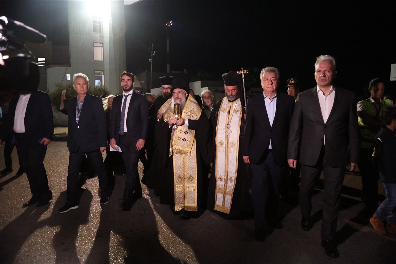 Με πτήση της Sky Express έφθασε στο Ηράκλειο το Άγιο Φως