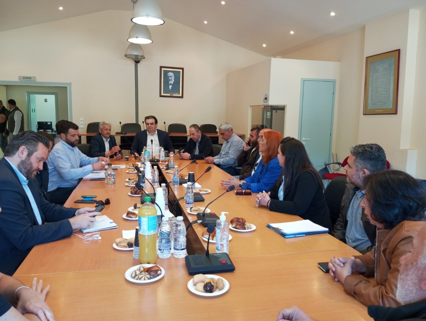 Παιδεία και σχολική στέγη στο προσκήνιο σύσκεψης στο Οροπέδιο υπό τον Υπουργό