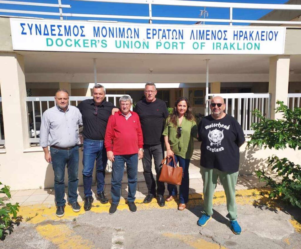 Με τους λιμενεργάτες ο Χάρης Μαμουλάκης