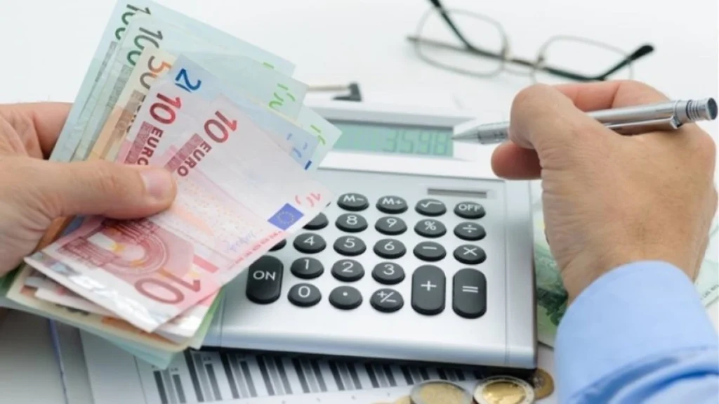 Παγώνουν για ένα χρόνο τα επιτόκια για ρυθμισμένες δόσεις