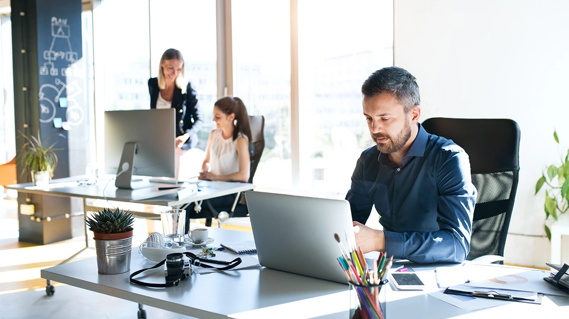 Στροφή των επιχειρήσεων σε προσλήψεις πλήρους απασχόλησης