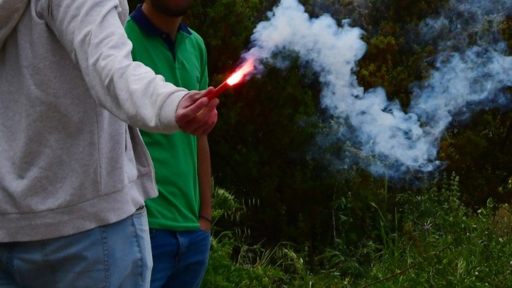 Από φωτοβολίδα τραυματίστηκαν πατέρας και κόρη