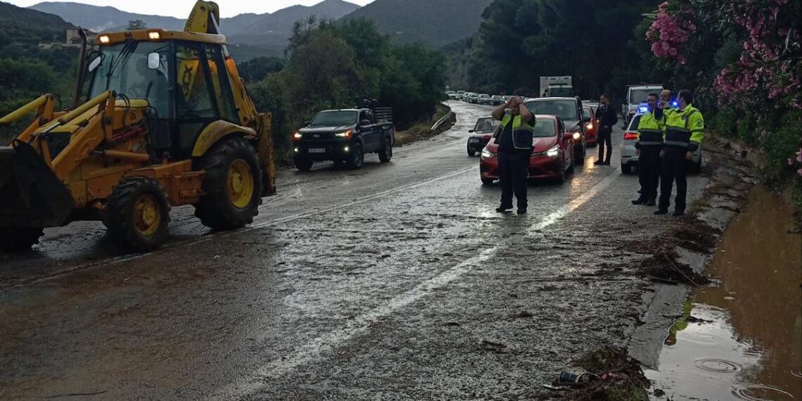 Κατολίσθηση επί του ΒΟΑΚ από τη βροχή