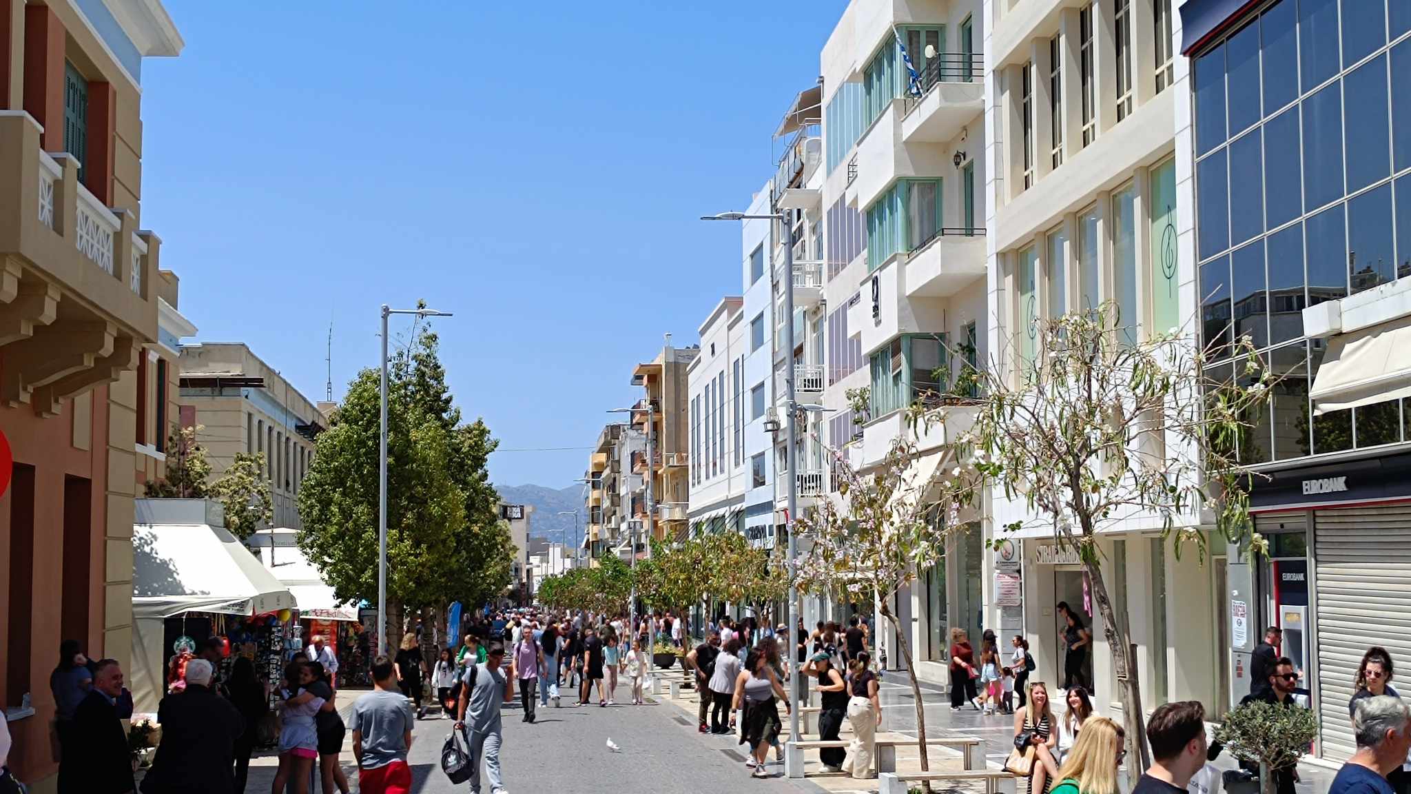 Οι νέοι στη πόλη, οι συνταξιούχοι στην ύπαιθρο και οι άνεργοι κάπου στη μέση…