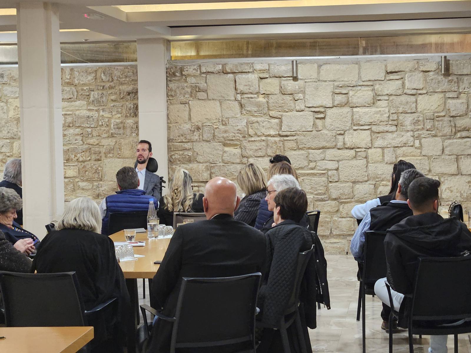 Συνάντηση Κυμπουρόπουλου με πολίτες στο Ηράκλειο