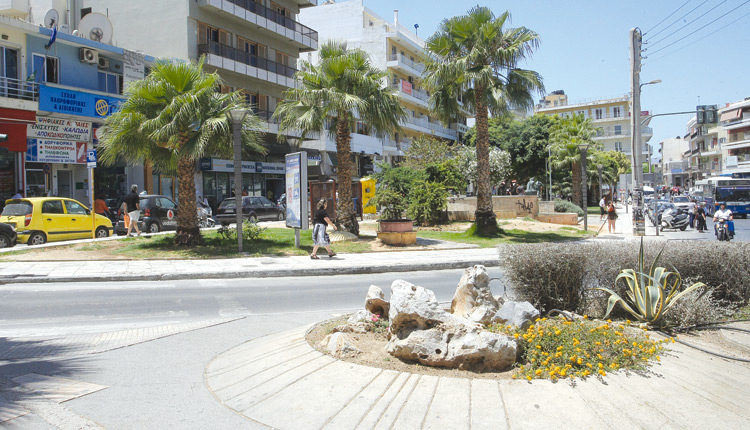 Δραματικές στιγμές στο κέντρο! Σοκ από θάνατο 44χρονης μπροστά στο 5χρονο παιδί της!