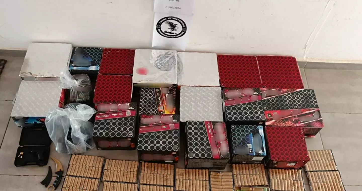 Κατασχέθηκαν χιλιάδες σφαίρες και κροτίδες