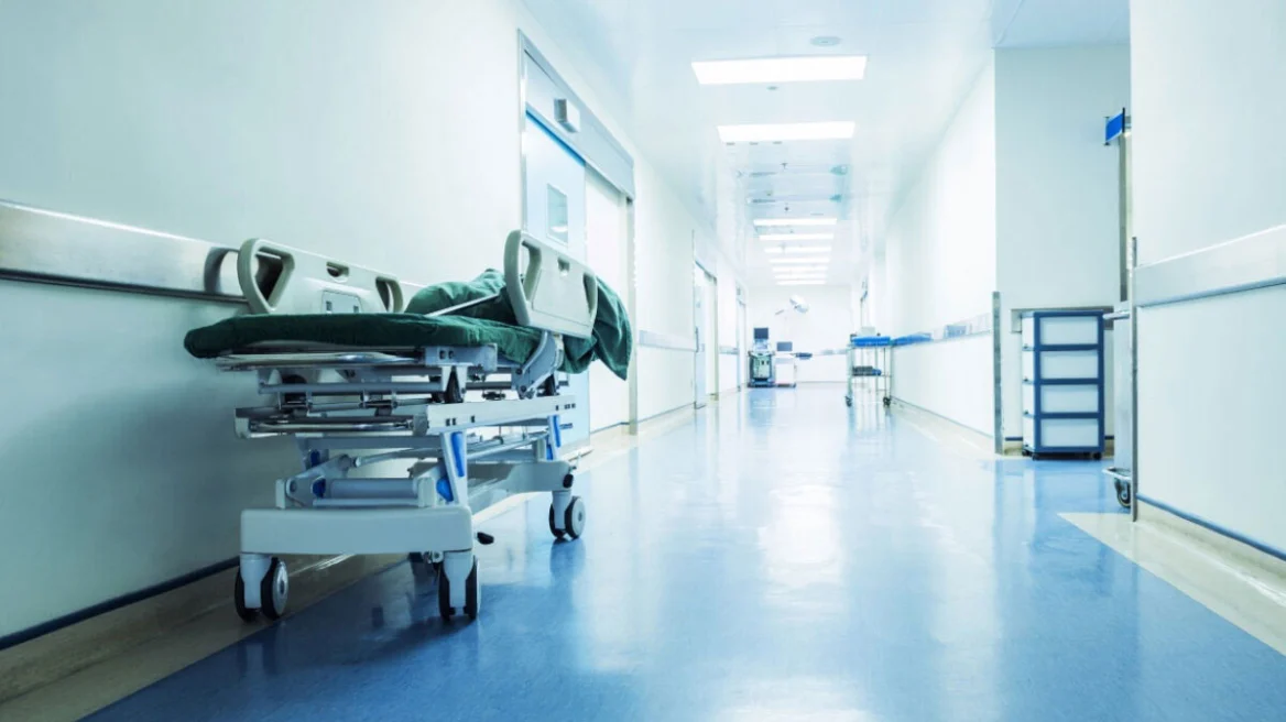 Πώς οι ιδιώτες γιατροί θα μπορούν να χειρουργούν στα δημόσια νοσοκομεία – Πώς θα πληρώνονται