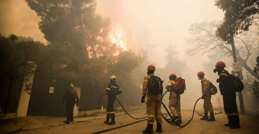Πολύ υψηλός κίνδυνος πυρκαγιάς σήμερα σε Στερεά Ελλάδα, Αττική, Πελοπόννησο