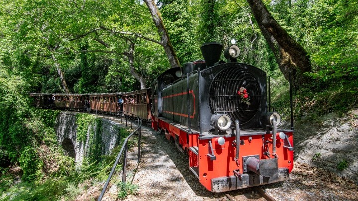 Στις ράγες ξανά το τρενάκι του Πηλίου