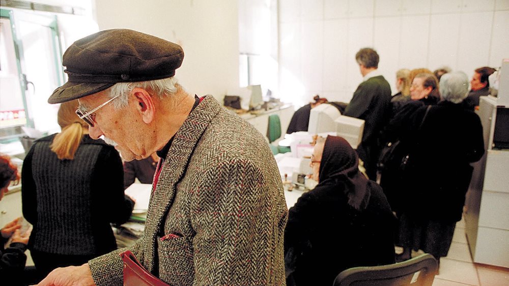 Πώς θα πάρουν σύνταξη όσοι χρωστούν πάνω από 30.000 ευρώ