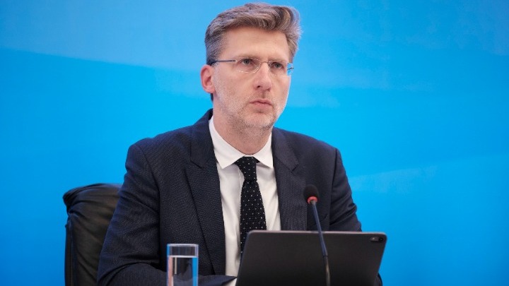 Σκέρτσος: Ο Κασσελάκης προβάλλεται με προκλητικό τρόπο