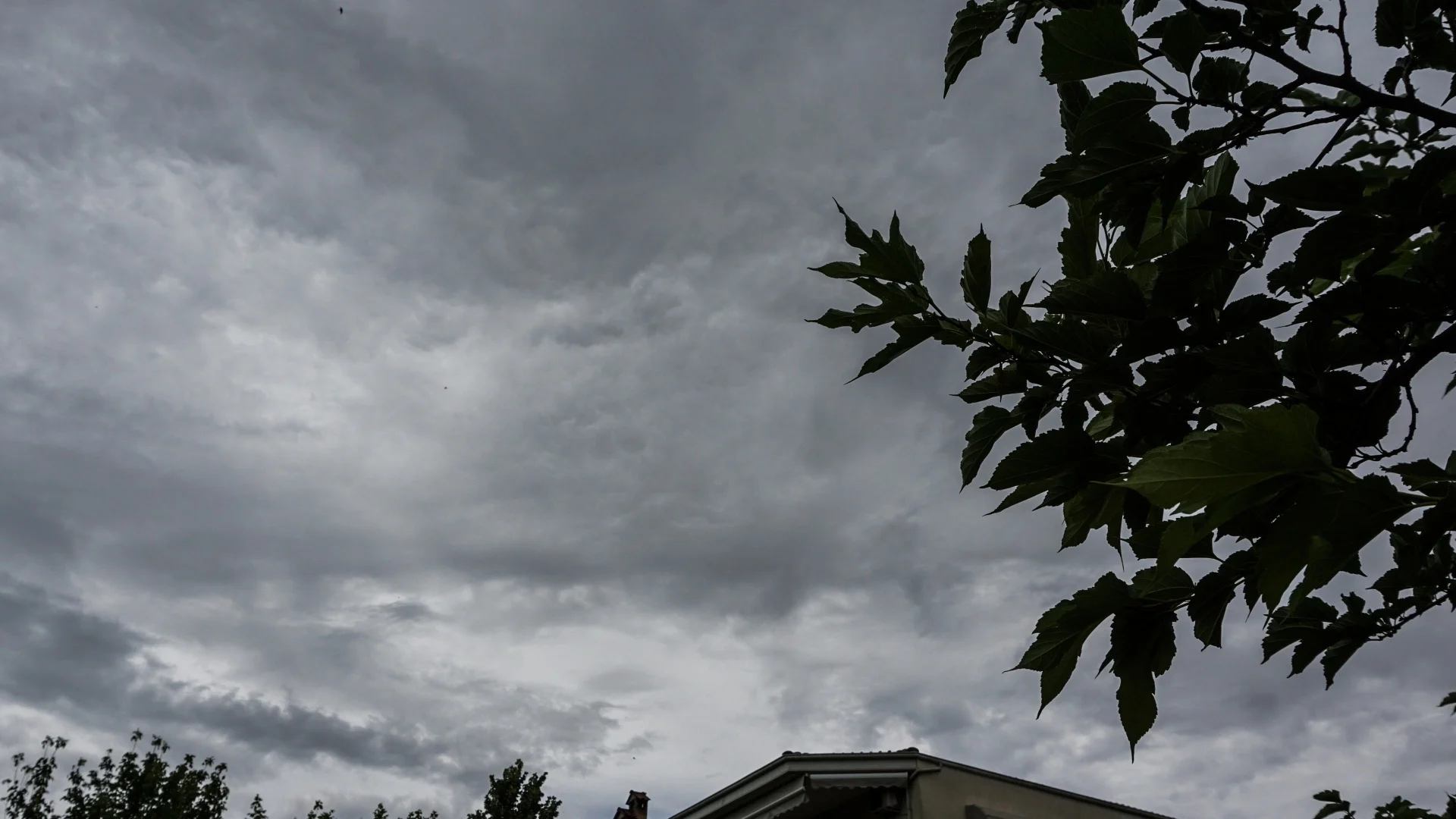 Μεγάλο Σάββατο με βροχές και Πάσχα με συννεφιά