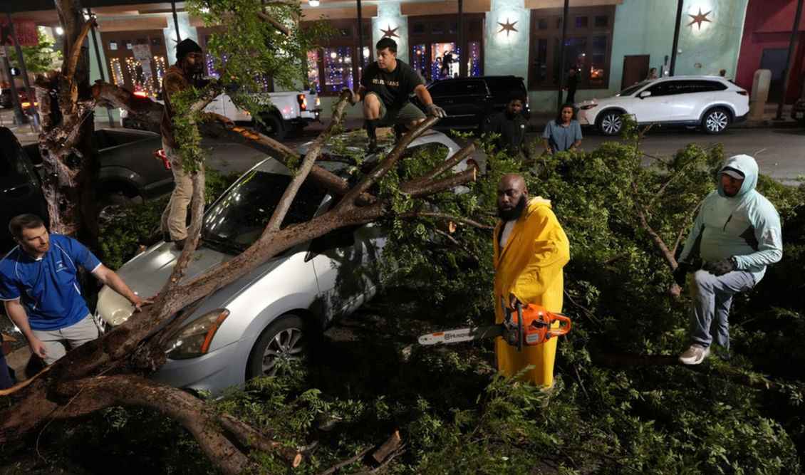 Αδιανόητες καταστροφές και τουλάχιστον 15 νεκροί στο Τέξας