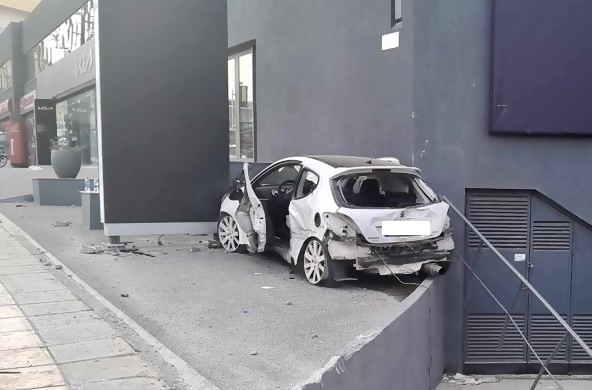 Διπλά τροχαία με 5 τραυματίες στο Ηράκλειο