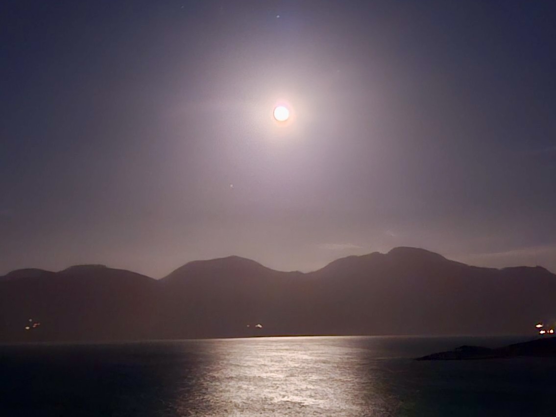 Εντυπωσιακή η πανσέληνος του Βούδα στο Ηράκλειο