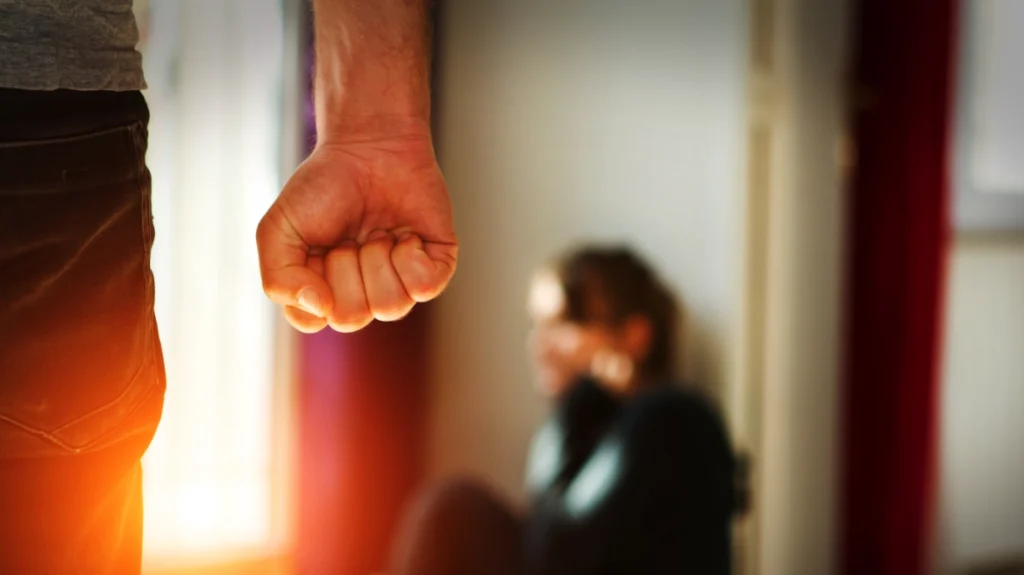 Τον κατήγγειλε για ξυλοδαρμό η ίδια του η αδερφή