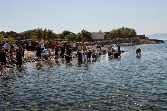 Αναβιώνει το έθιμο της “μαλλιαρής” στον Καράβολα