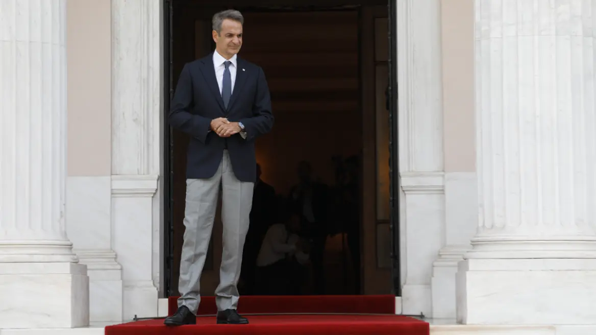 Ανασχηματισμός: Με κλειστά χαρτιά ο Μητσοτάκης