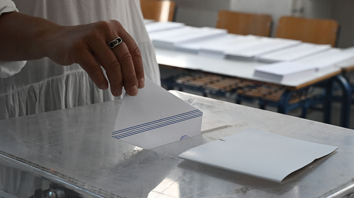 Opinion Poll: Στο 30,4% η ΝΔ, «φρένο» στα ποσοστά της Κωνσταντοπούλου, πτωτικές τάσεις για τα υπόλοιπα κόμματα