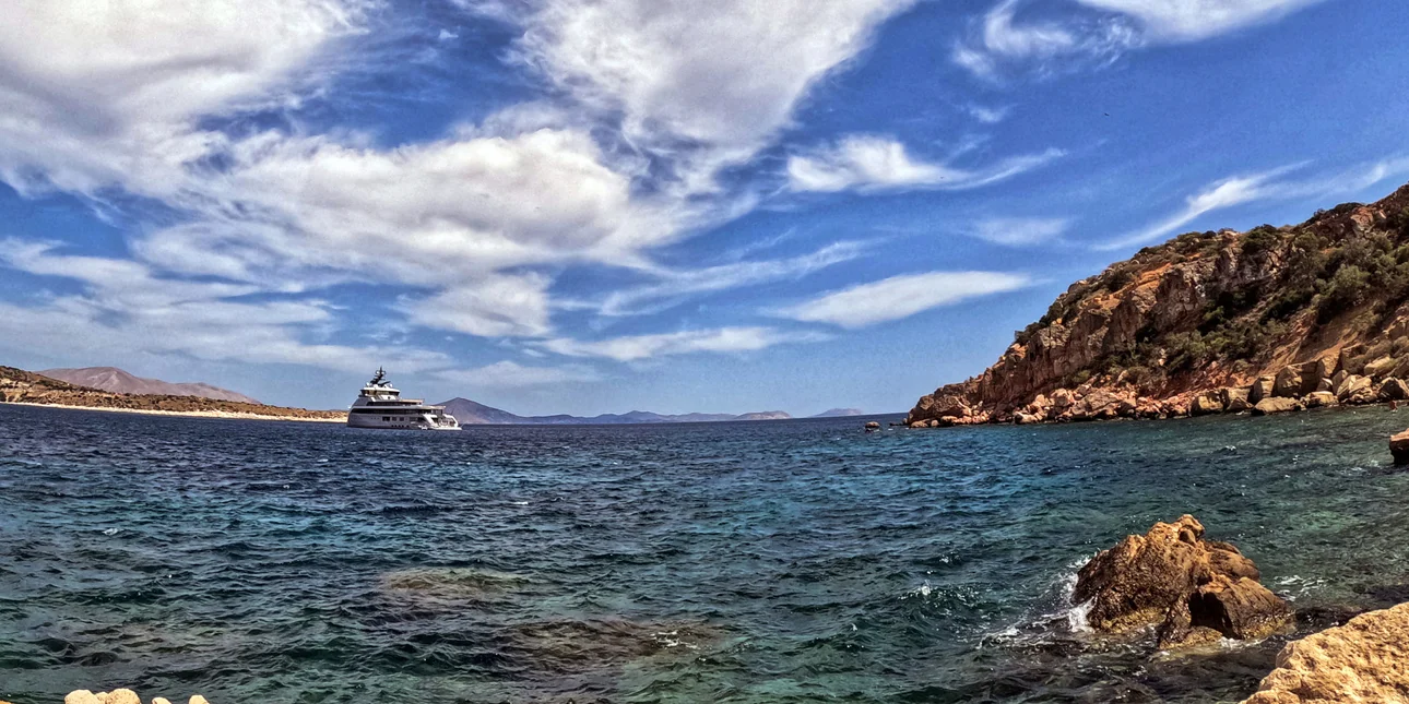 Καιρός: Ζέστη, ισχυροί άνεμοι και κίνδυνος πυρκαγιάς