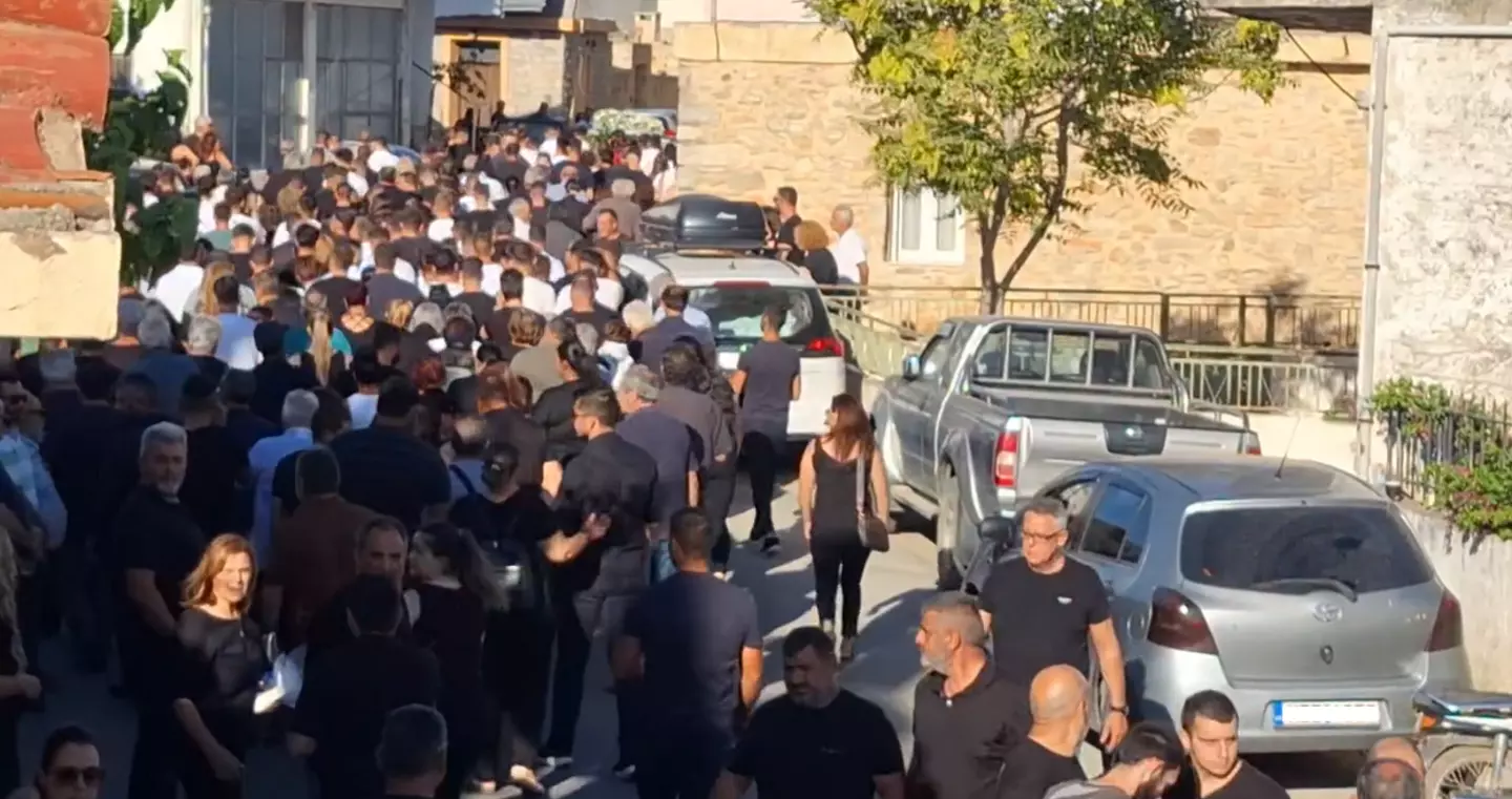 Σπαρακτικό το “τελευταίο αντίο” στο Μιχάλη