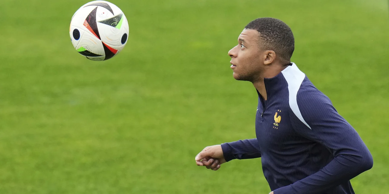 Εμπαπέ: Καλεί τους Γάλλους να ψηφίσουν κατά των άκρων