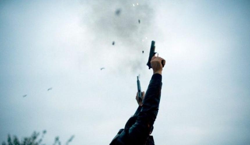 Οι μπαλοθιές τον πήγαν αμέσως από το γάμο στο … τμήμα