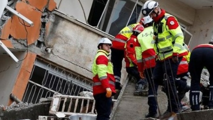 Ένας νεκρός κι οκτώ τραυματίες από κατάρρευση κτιρίου στην Κωνσταντινούπολη