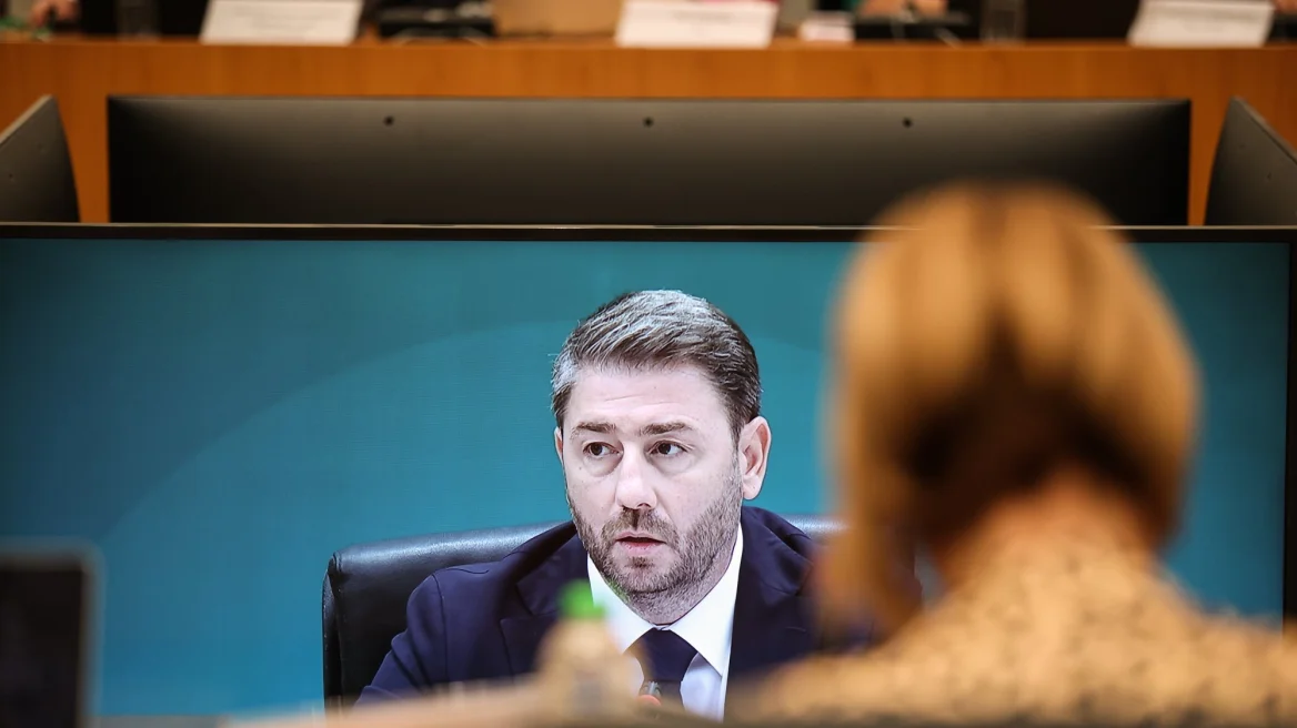 Πληθαίνουν οι αναταράξεις στο ΠΑΣΟΚ