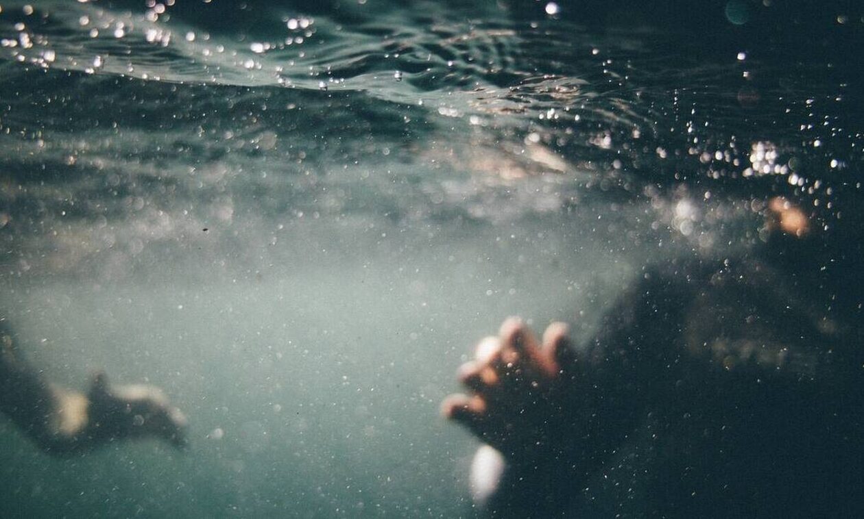 Στη ΜΕΘ Παίδων μετά από μπάνιο στη θάλασσα δίχρονο αγοράκι