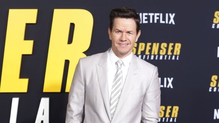 Μαρκ Γουόλμπεργκ και Πολ Γουόλτερ Χάουζερ στην κωμωδία «Balls Up»