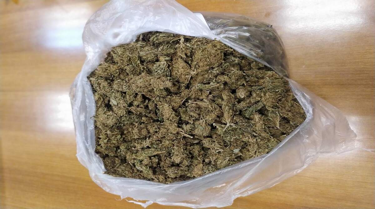 Τους έπιασαν με μισό κιλό χασίς