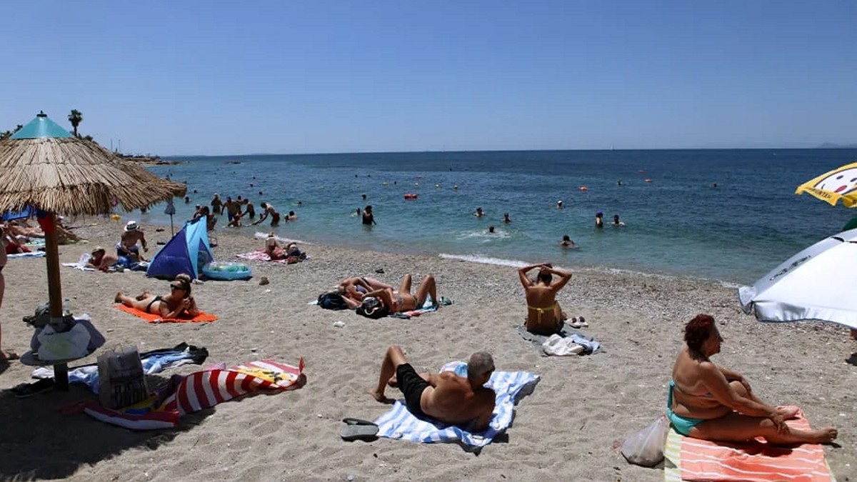 Καιρός: Εξασθενούν οι άνεμοι! Παραμένουν υψηλές οι θερμοκρασίες