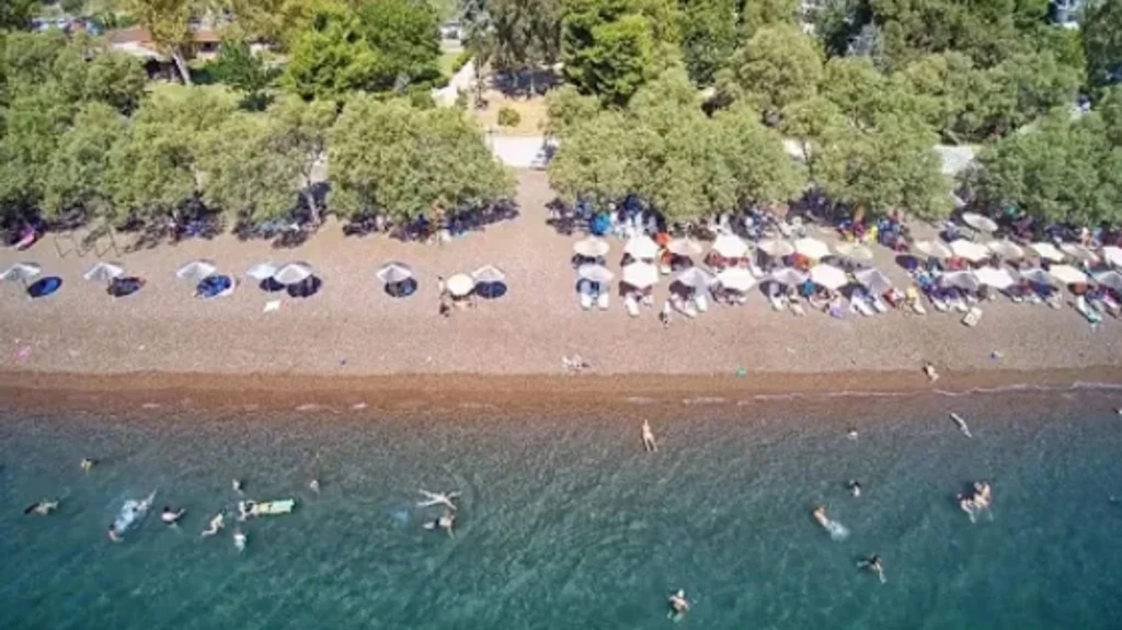 Συνεχίζονται με τις … μεζούρες οι έλεγχοι στις παραλίες