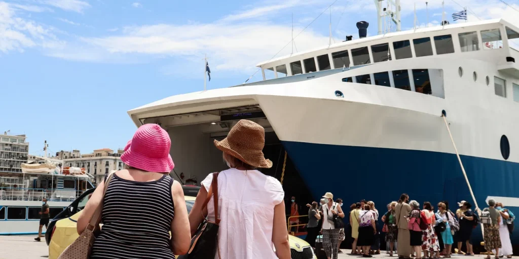 Έως 85% πληρότητες στα πλοία από Πειραιά