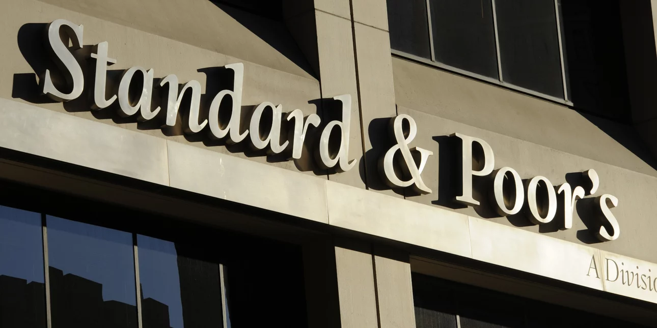 Ο Standard & Poor’s αναβαθμίζει τις ελληνικές τράπεζες