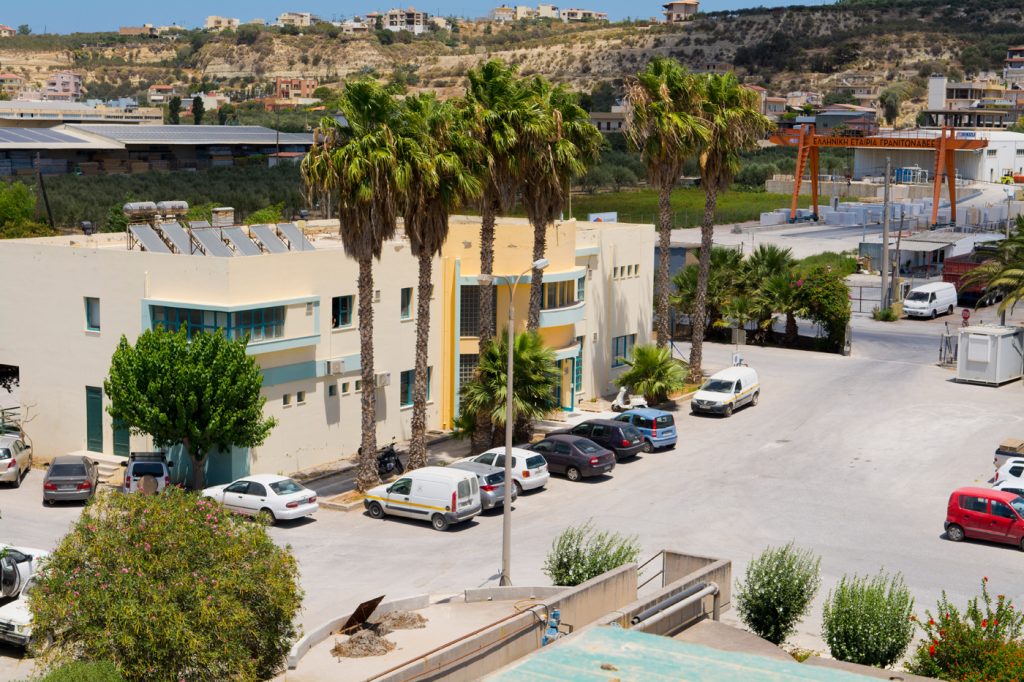 Η απάντηση της ΔΕΥΑΗ για την υπερχείλιση αγωγού στην πλατεία των 18 Άγγλων