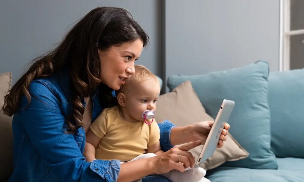 Νέα έρευνα: Η χρήση τάμπλετ από τη νηπιακή ηλικία συμβάλλει στην ανάπτυξη προβλημάτων συμπεριφοράς