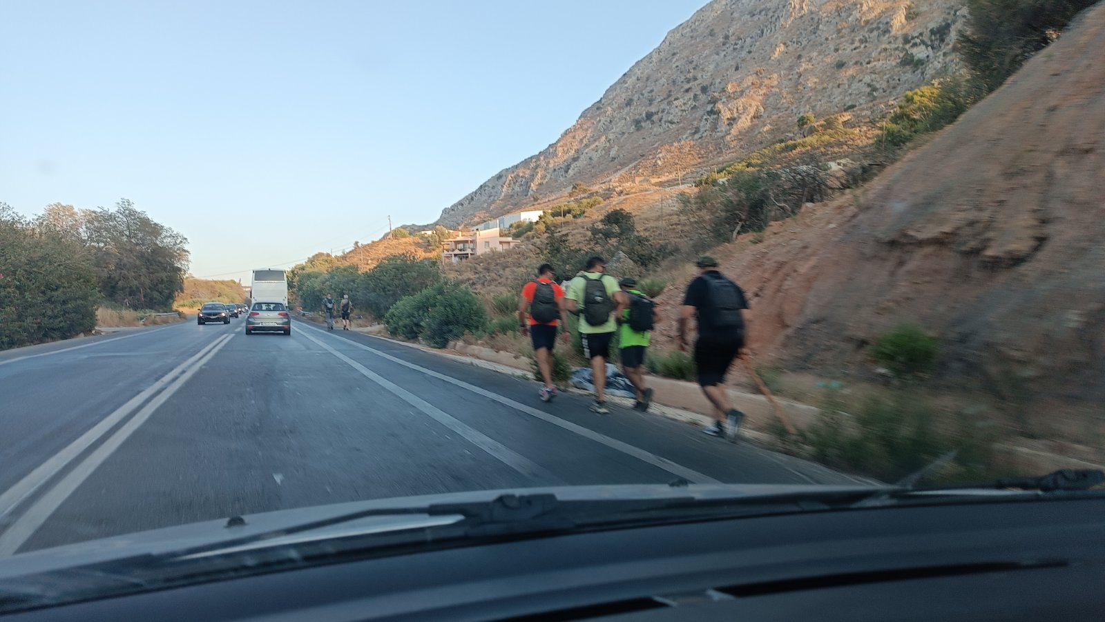 Πάμε εκεί για να σώσουμε την ψυχή μας. Και όχι για να χάσουμε την ίδια μας την ζωή – Γιώργος Καρτσάκης ,για προσκυνητές του ΒΟΑΚ