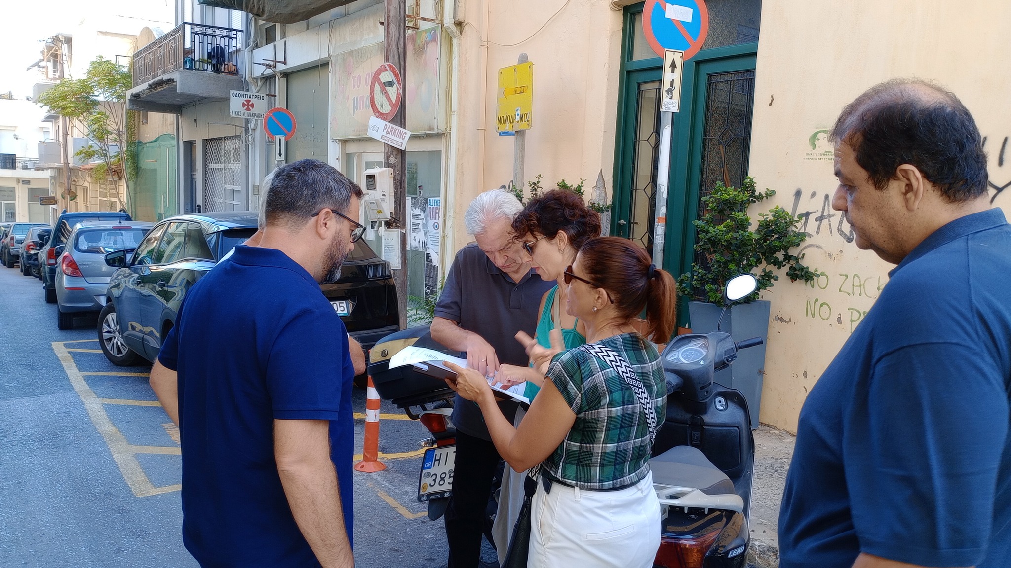 Αυτοψία του Δημάρχου Ηρακλείου στην Αγία Τριάδα – Στο επίκεντρο οι μελέτες του έργου ανάπλασης (Video)