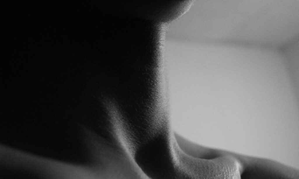 Ανατροπή δεδομένων: Πίνετε κρύο νερό για τον πονόλαιμο